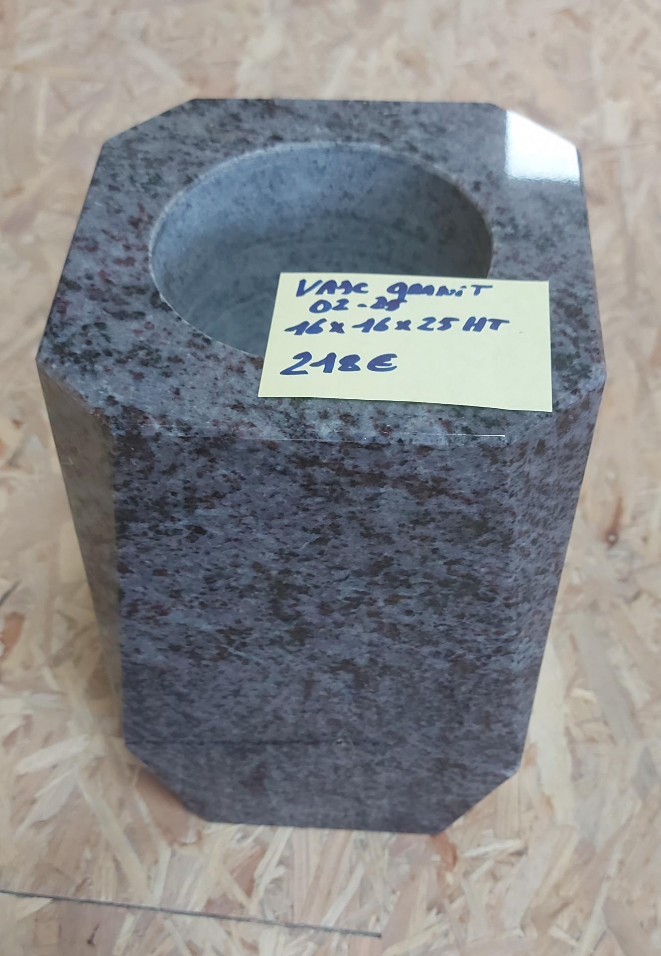 Vase carre granit 2