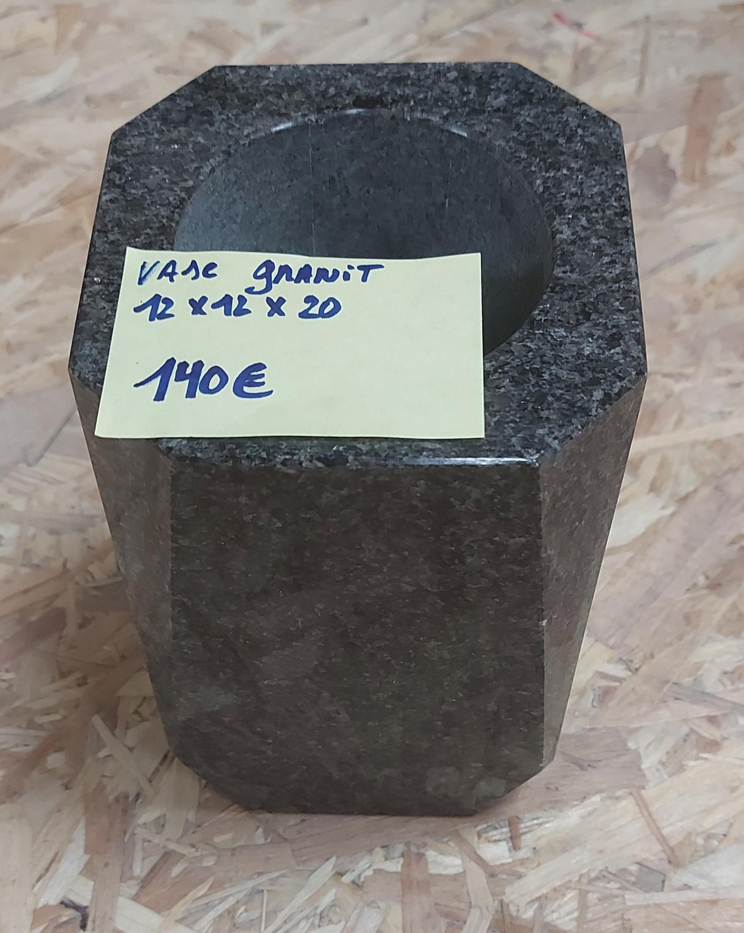 Vase carre granit 5