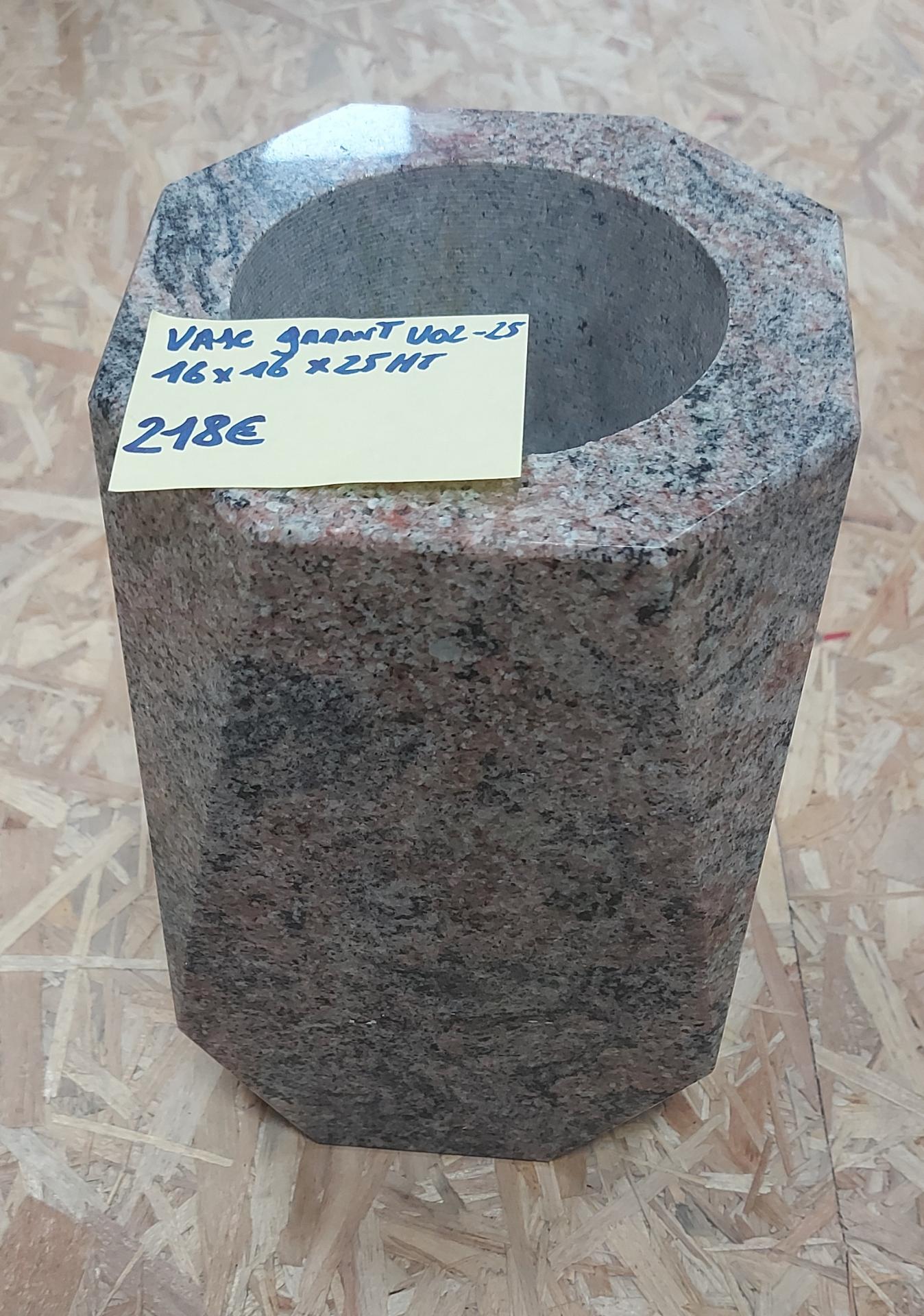Vase carre granit